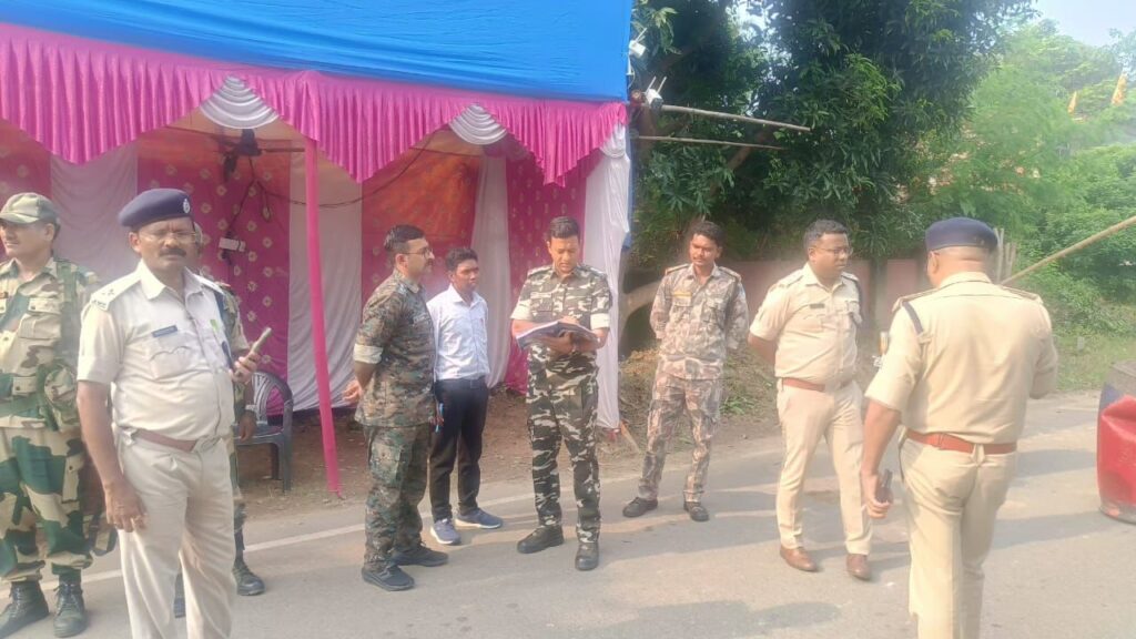 मतदान को लेकर एसएसपी ने पुलिस पदाधिकारी संग की बैठक, बूथ की सुरक्षा को लेकर दिए निर्देश चेकनाकों का किया निरीक्षण